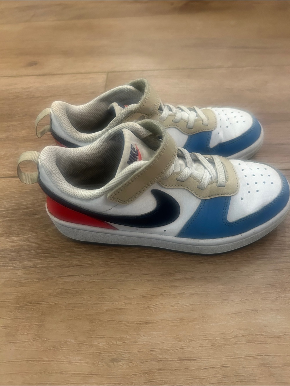 Nike Kids' Low-Top Sneakers in White, Blue & Red